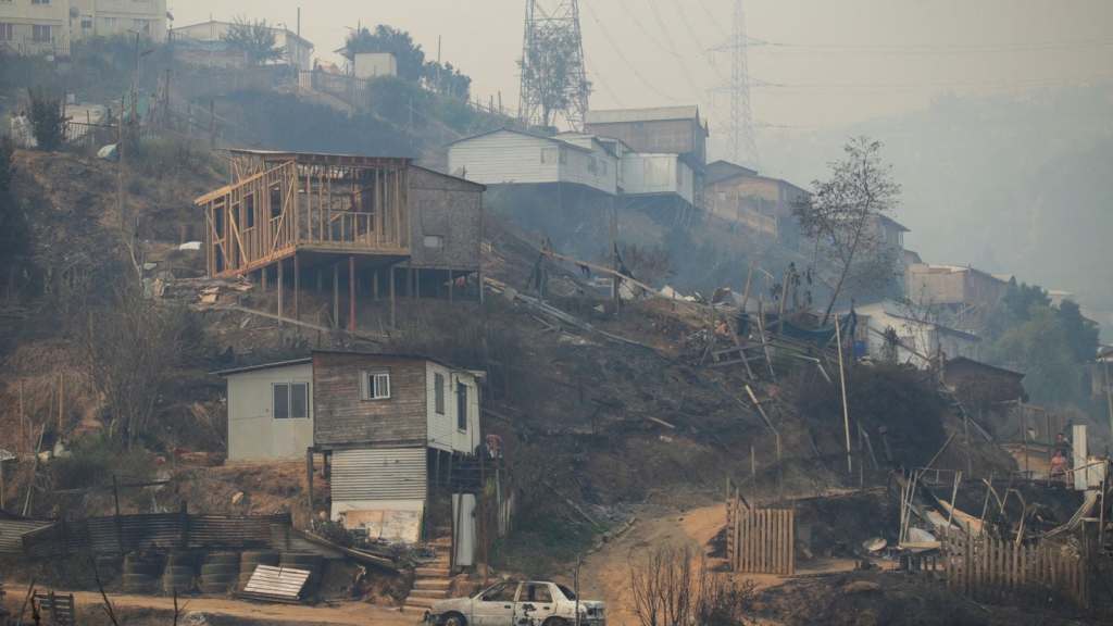 Devastating Wildfire Sweeps Through Valparaíso, Chile