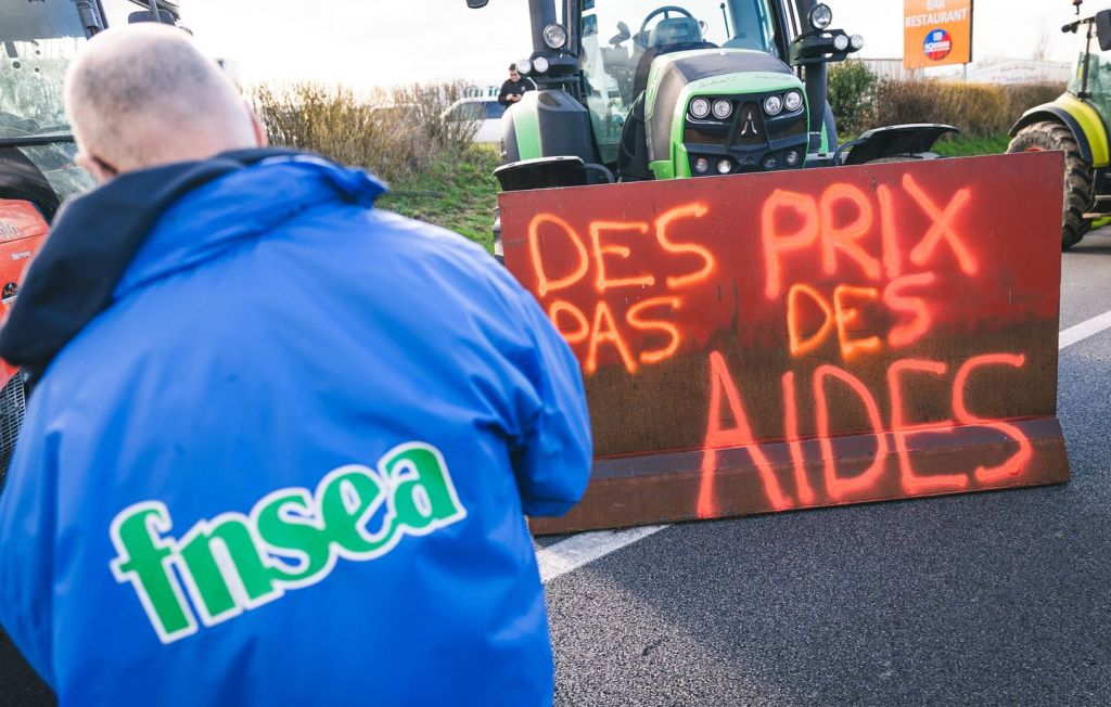 Farmers’ Protest in France Leads to Arrests and Traffic Disruptions