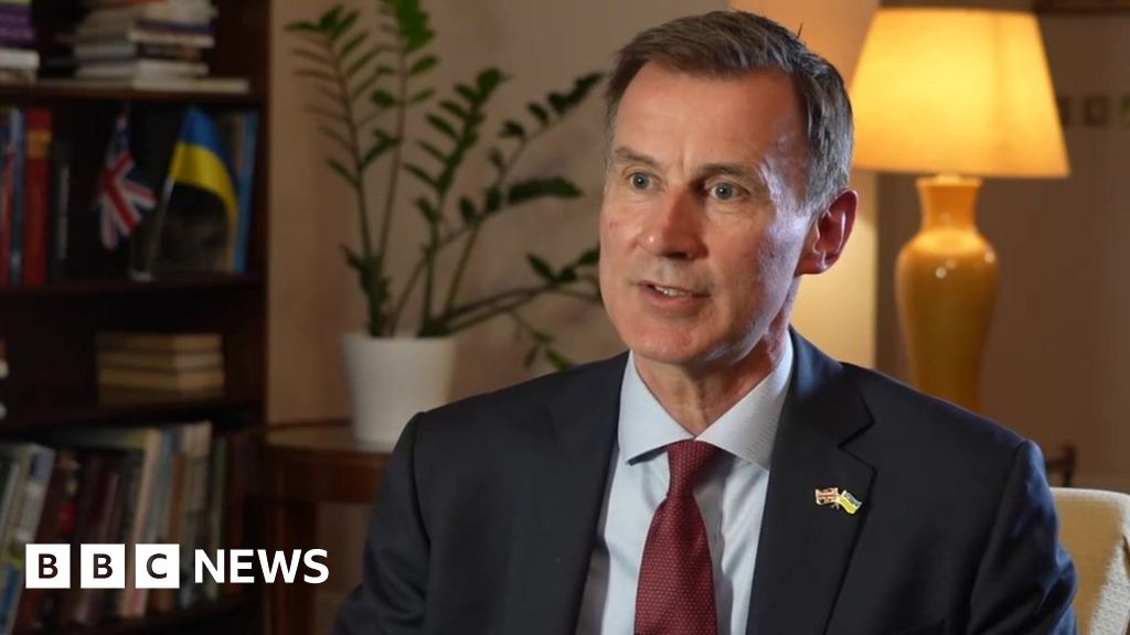 UK Foreign Secretary Defends Civil Service Job Cuts to Increase Defense Spending