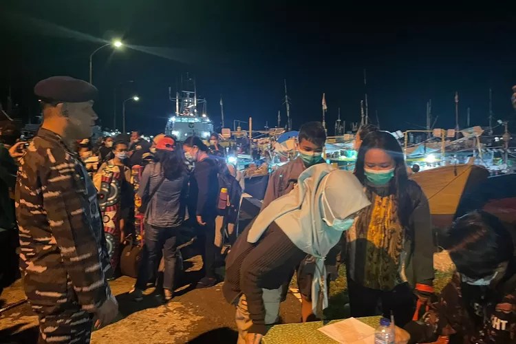 Mount Ruang Erupts, Thousands Evacuated Amid Tsunami Fears