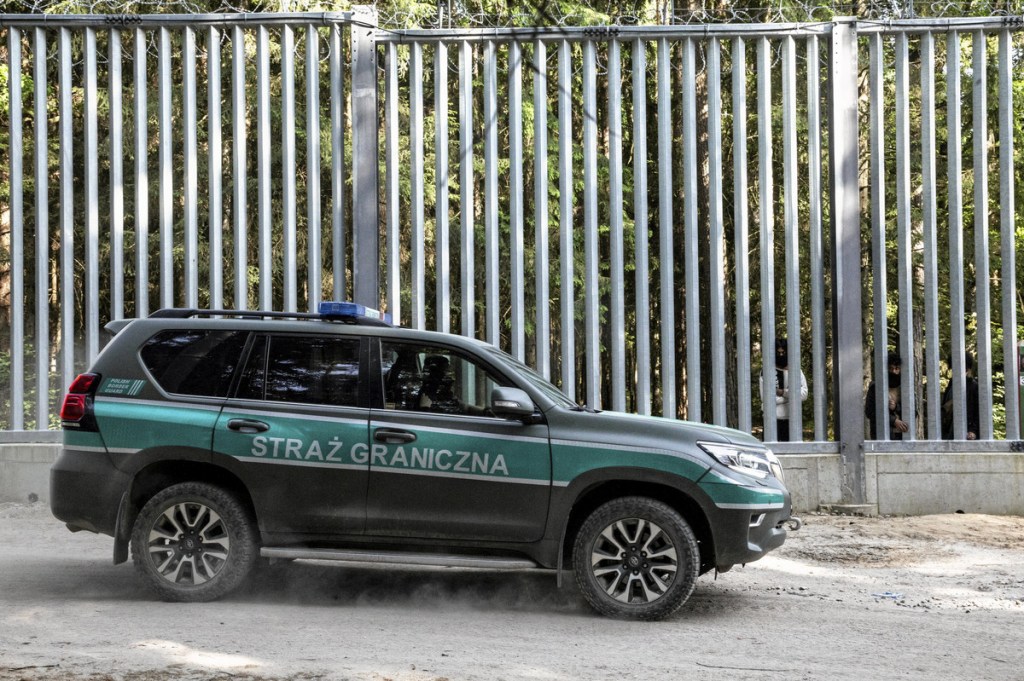 Polish Farmers Use Pig Manure to Deter Illegal&nbsp;Immigrants