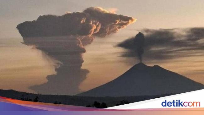 Volcanic Eruption in Indonesia Leads to Evacuations and Flight Cancellations