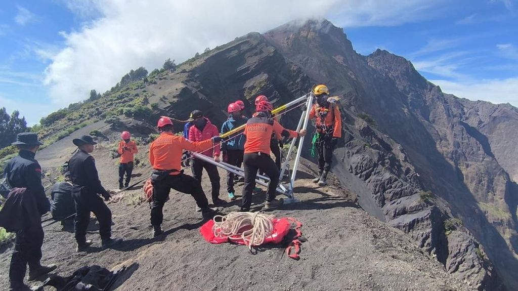 Tragedy on Mount Rinjani: A Chronicle of the Fatal Fall of a Brazilian Tourist