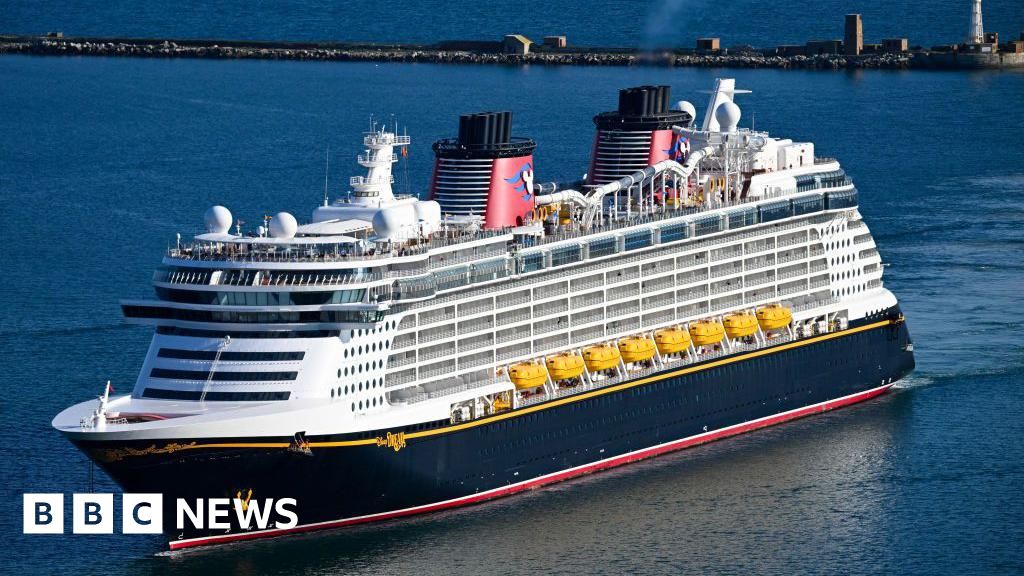 Heroic Father Saves Daughter in Dramatic Sea Rescue on Disney&nbsp;Cruise
