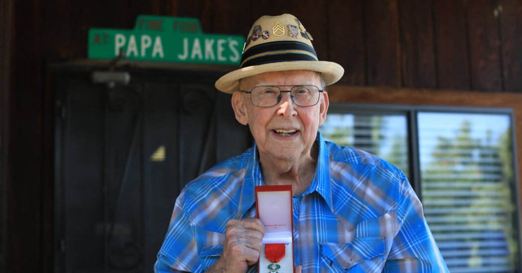 WW2 Veteran and TikTok Star ‘Papa Jake’ Larson Dies at&nbsp;102