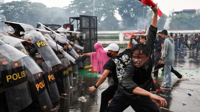 Global Spotlight Shines on Indonesian Protests Amid Rising Tensions